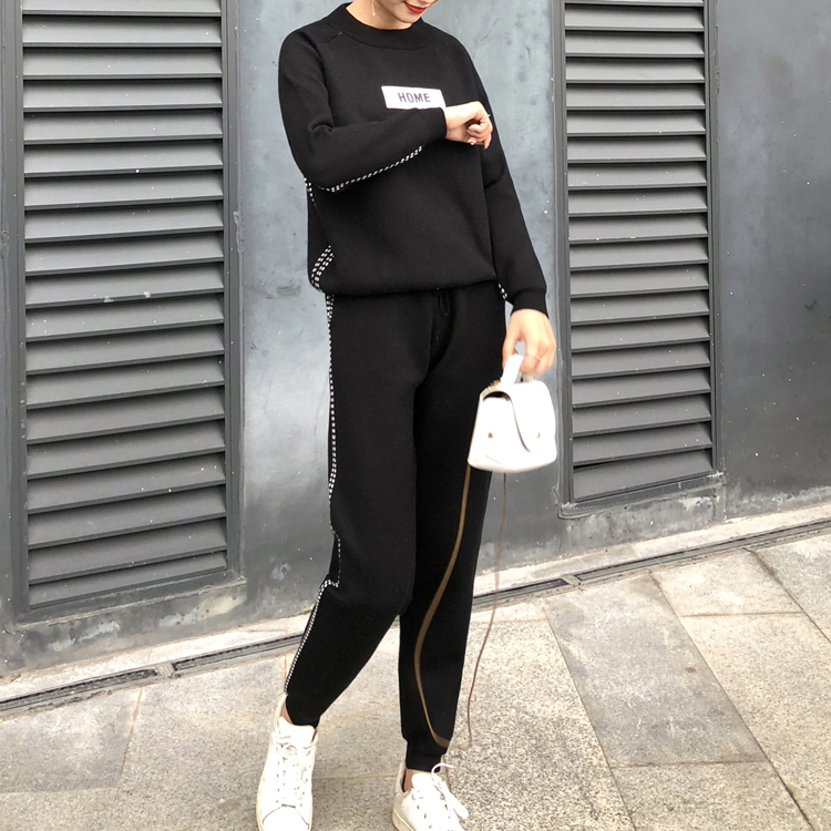 Cashmere knitted sweater suit