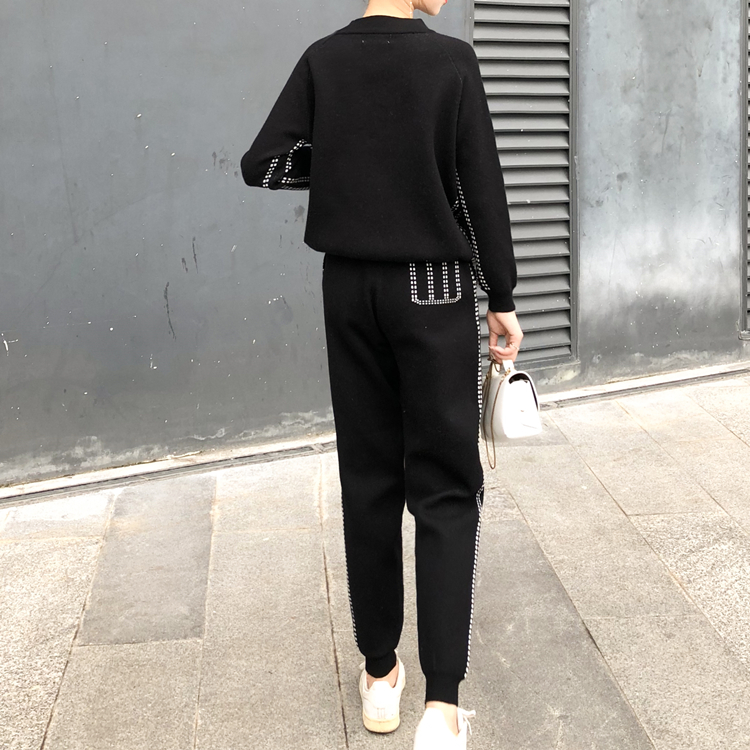 Cashmere knitted sweater suit